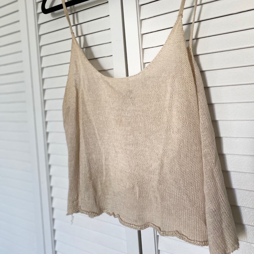 Light weight tan crop top🤎